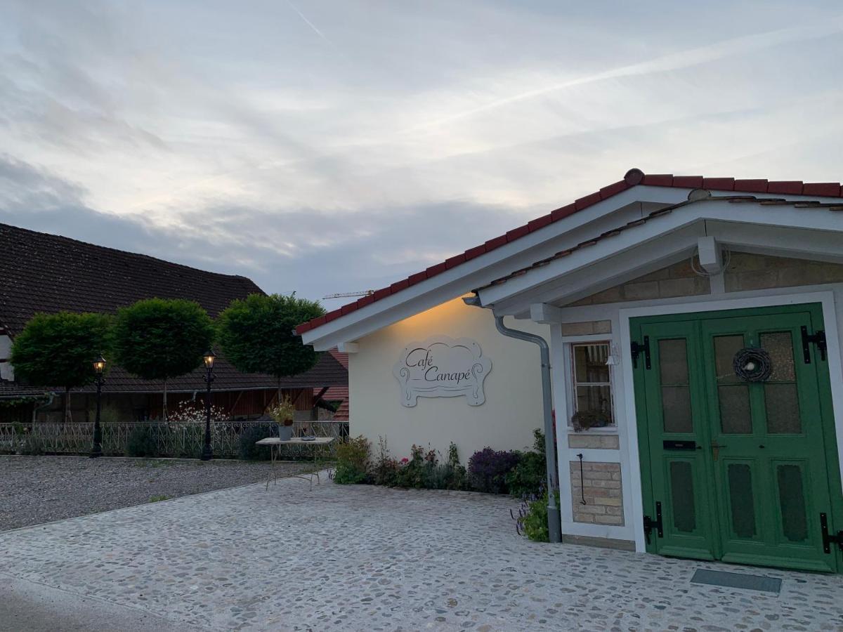 Cafe Canape, Wohlfuehlen Im Schoenen Hof Zwischen Ravensburg & Bodensee Exterior foto